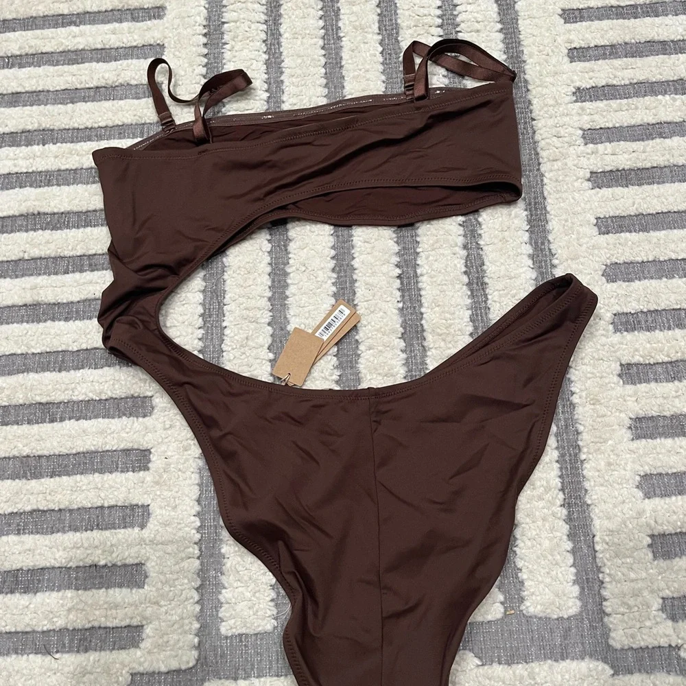 SKIMS nwt strapless